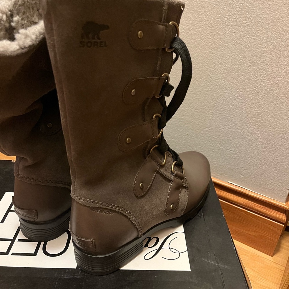 Sorel Women Emelie Lace Boot Size 6 View 2